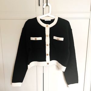 Elegant black cardigan with gold buttons decor